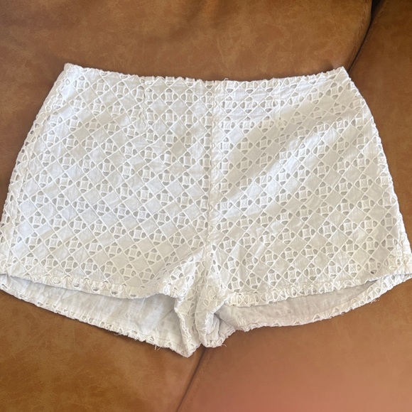 Saks Fifth Avenue Pants - Saks Fifth Avenue White Lace Women Shorts - 100% Cotton - Size 2